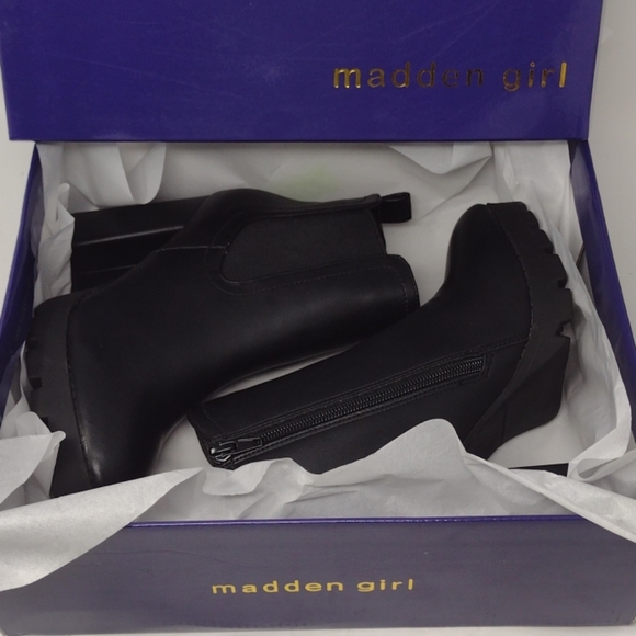 Madden Girl Black Ankle Boots - Picture 14 of 15